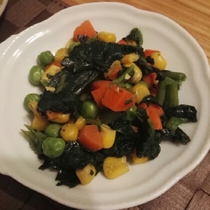 お弁当や朝食にぴったり！カラフル野菜のバター炒め♪